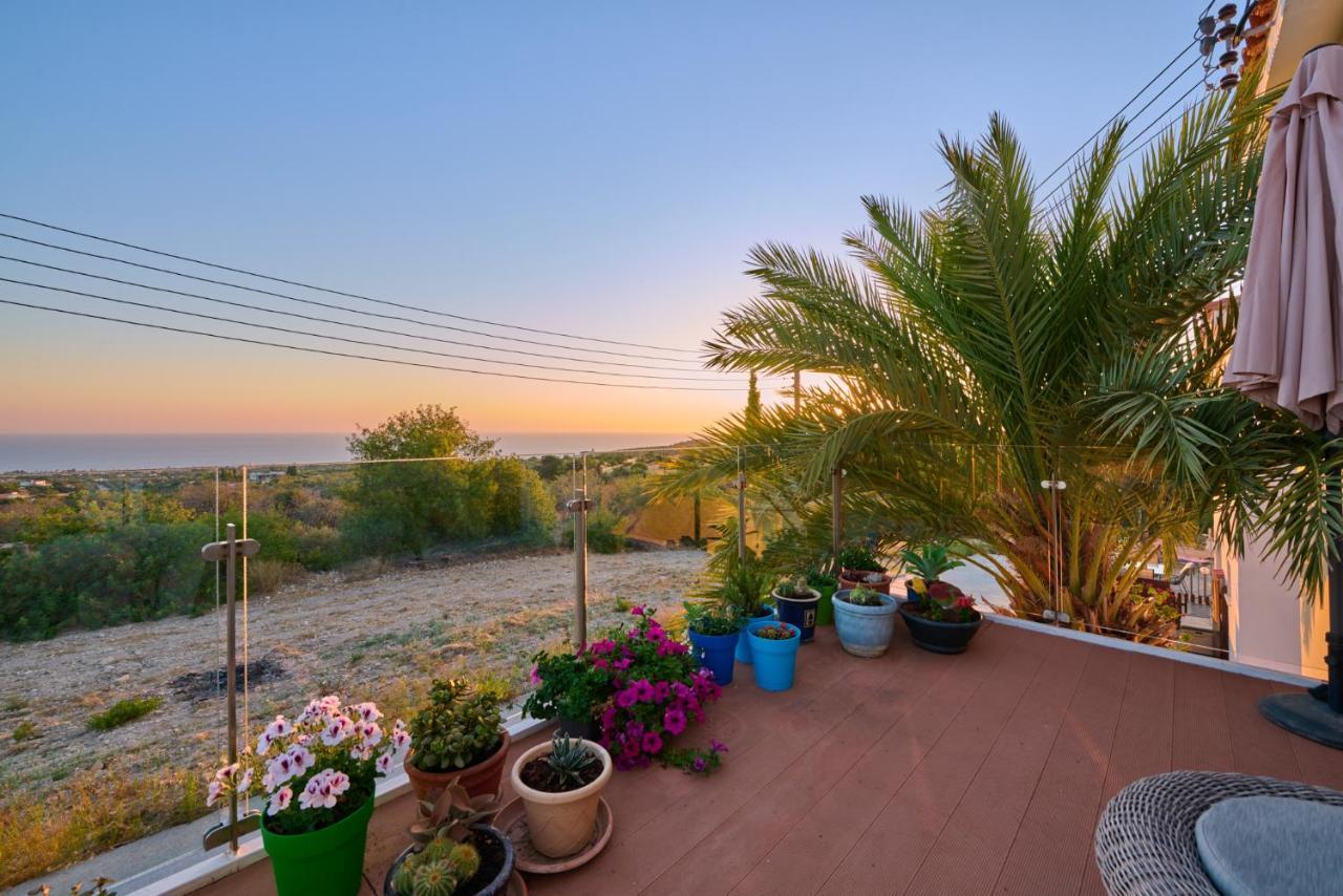 Villanelle Bed & Breakfast Welcomes Dog Lovers Only Tala Exterior foto