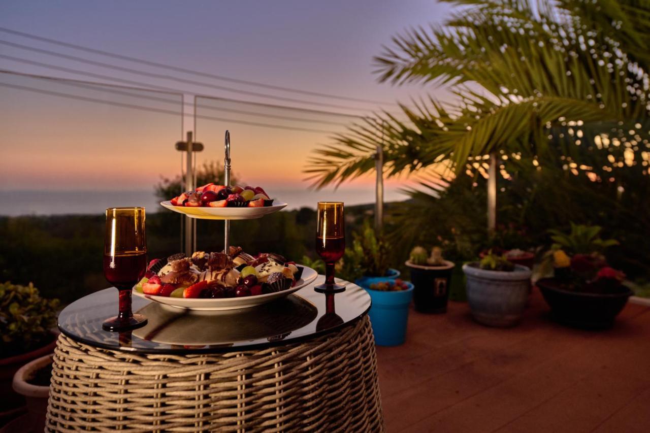 Villanelle Bed & Breakfast Welcomes Dog Lovers Only Tala Exterior foto